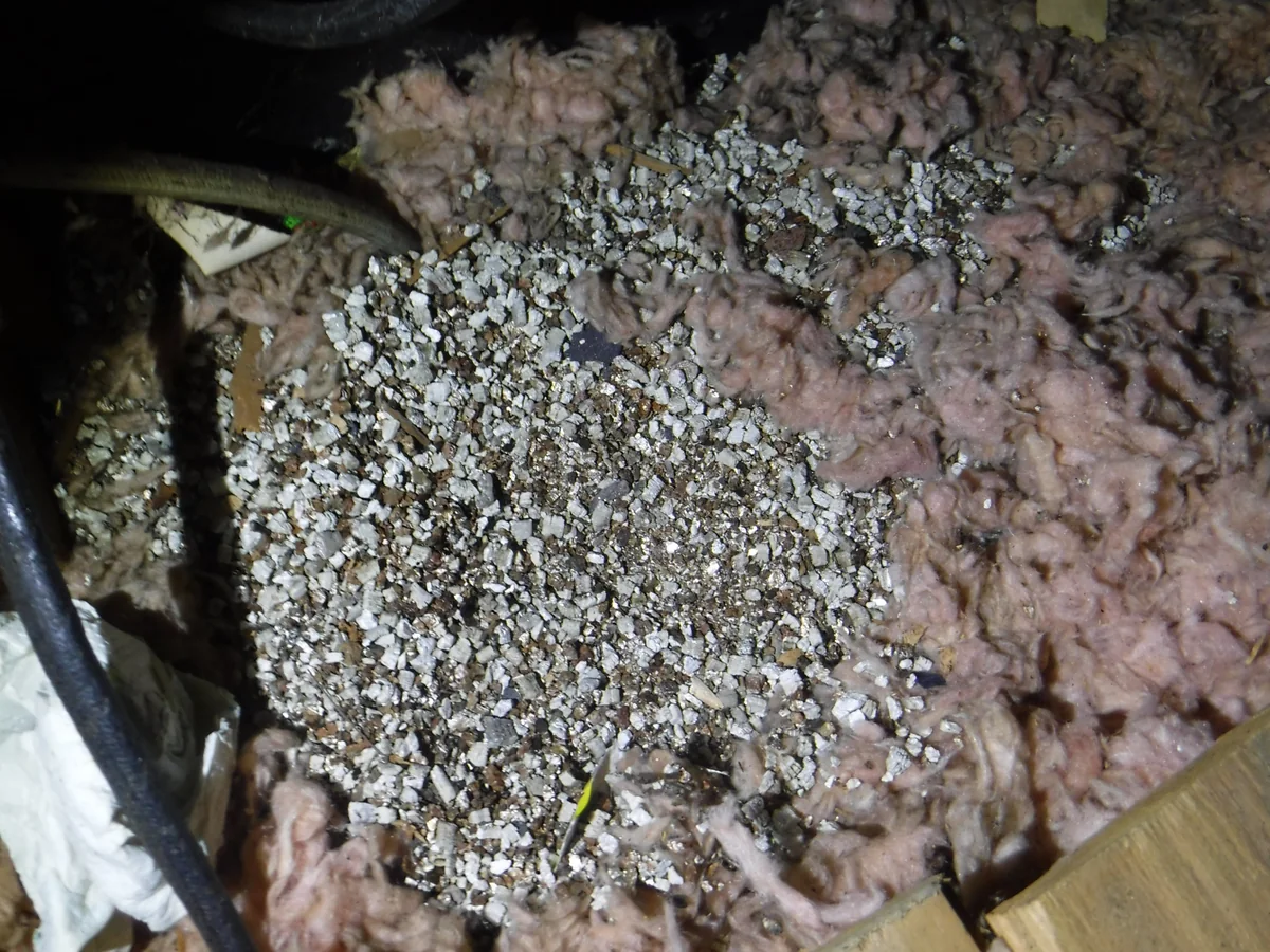 Vermiculite-style insulation observed in an attic
