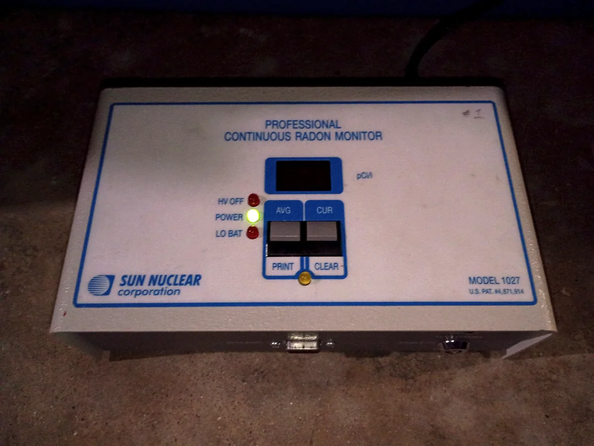 Continuous radon monitor placed in a lower-level living area